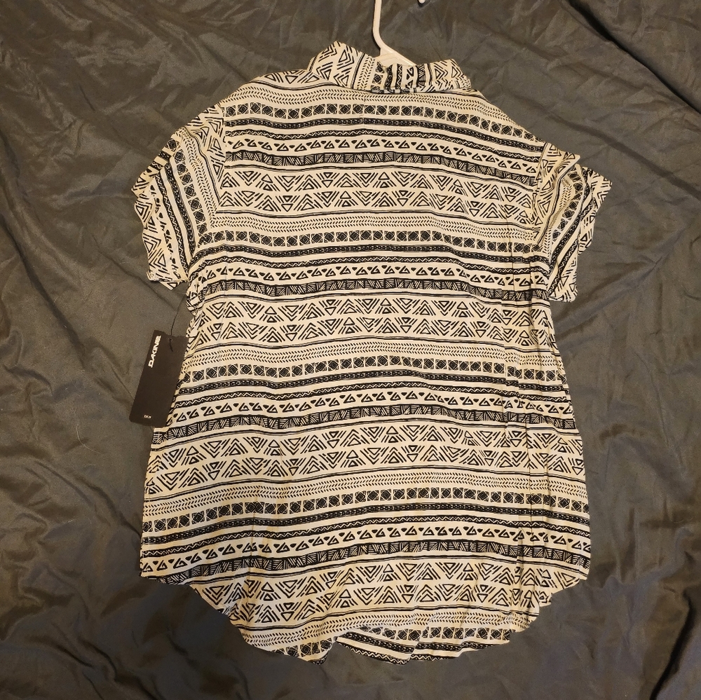 Dakine Womens Button Up Shirt Geometric Boho Black and Sand NWT - Picture 3 of 3